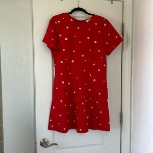 Red Ban.Do dress with daisies. Bow tie back. It has pockets!